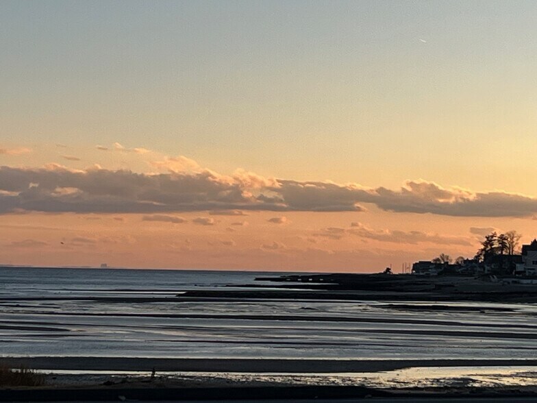 Walk to Sandy Beach - 14 Nashawena Ave