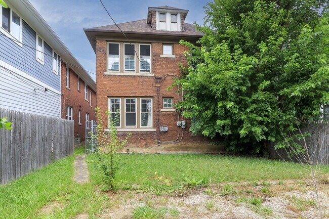 Building Photo - 1721 Atkinson St
