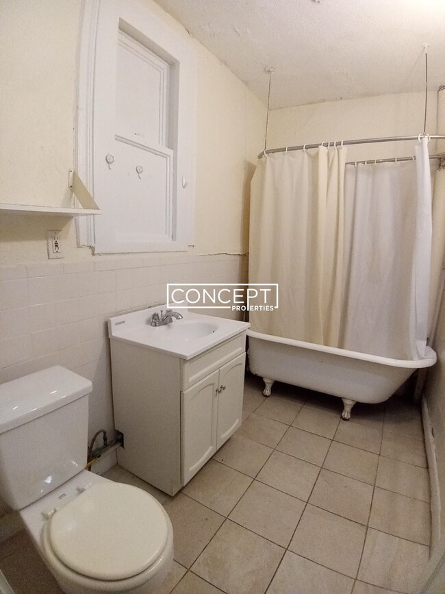 Building Photo - 15 Barrows St