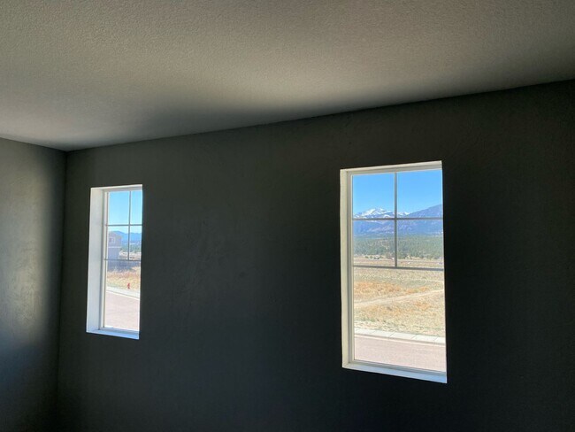 Building Photo - 14215 White Peak Dr