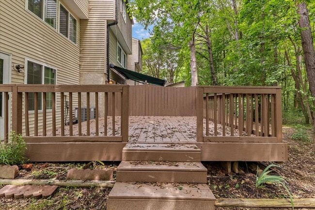 Building Photo - Beautifully Renovated Townhome For Rent In...
