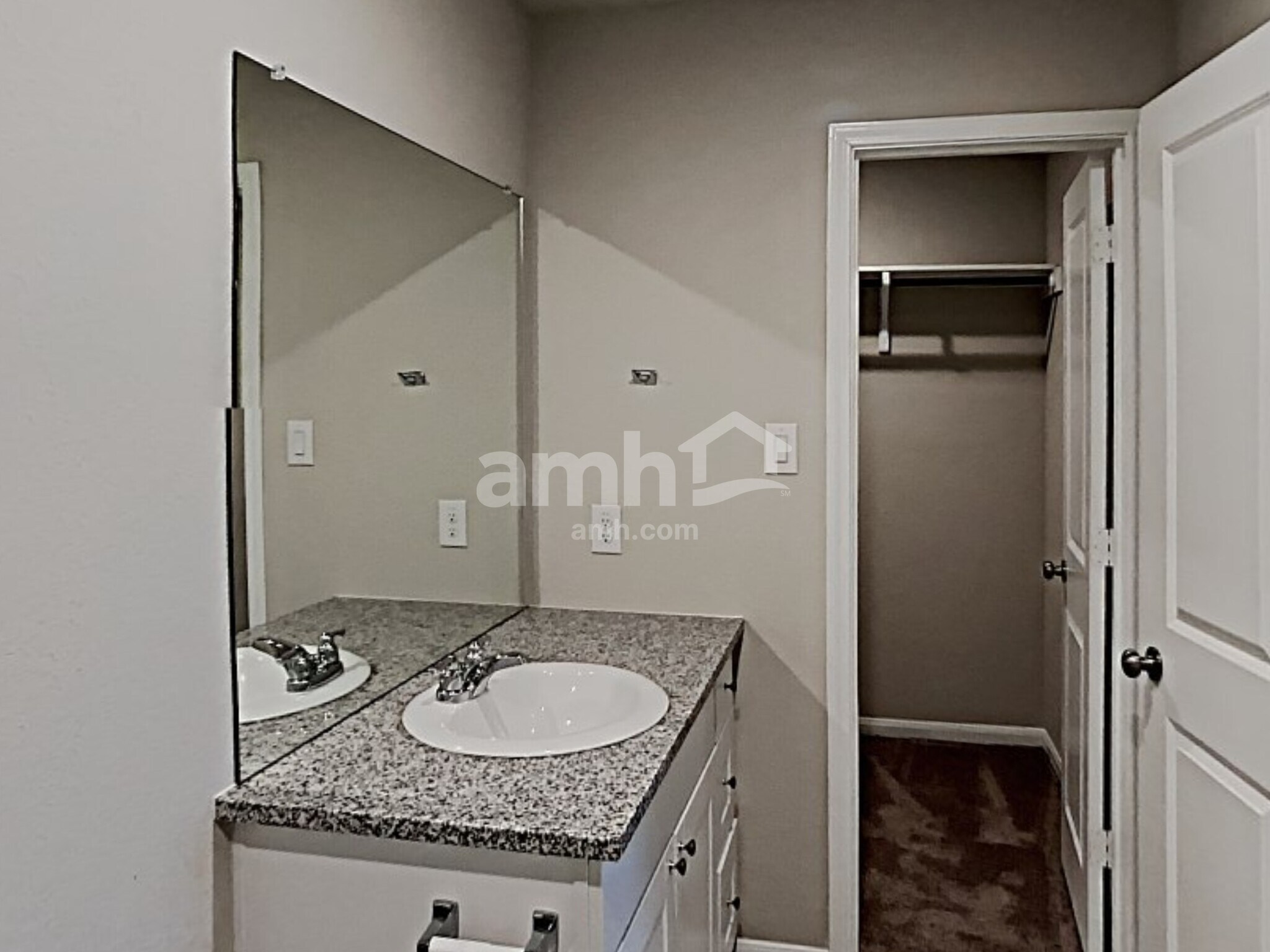 Building Photo - 9978 Sarrebourg St