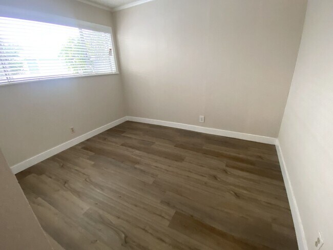Building Photo - 2 Weeks Free Rent! 2 Bedroom Hermosa Beach Condo - Close to Everything!
