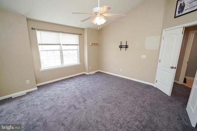 Building Photo - 641 Rosemary Dr