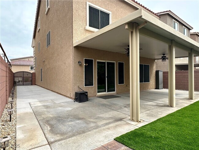 Building Photo - 6451 Amberleaf Way