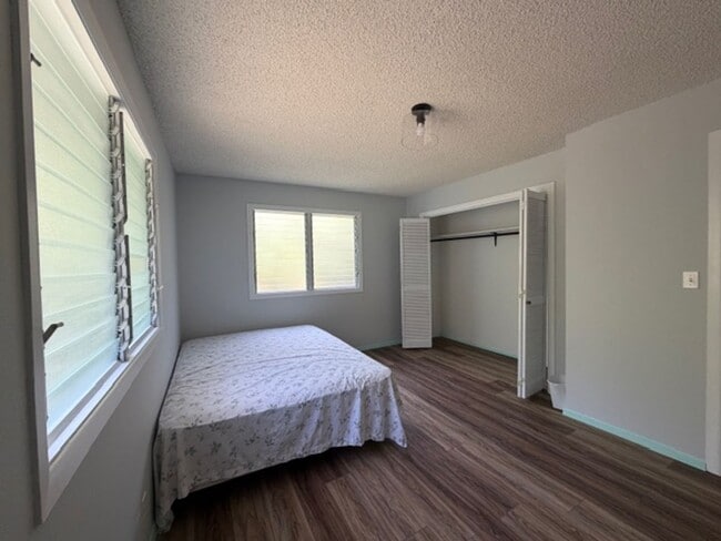 Building Photo - Charming 3 bedroom 2 bathroom House