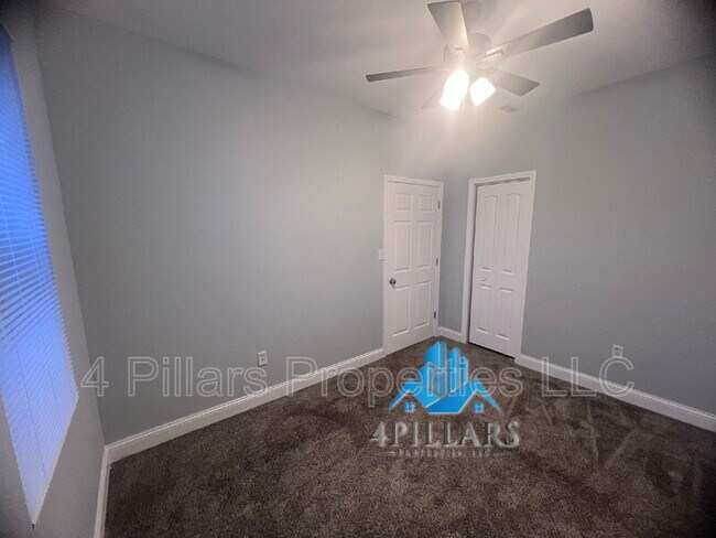 Building Photo - 1311 E Columbus Dr