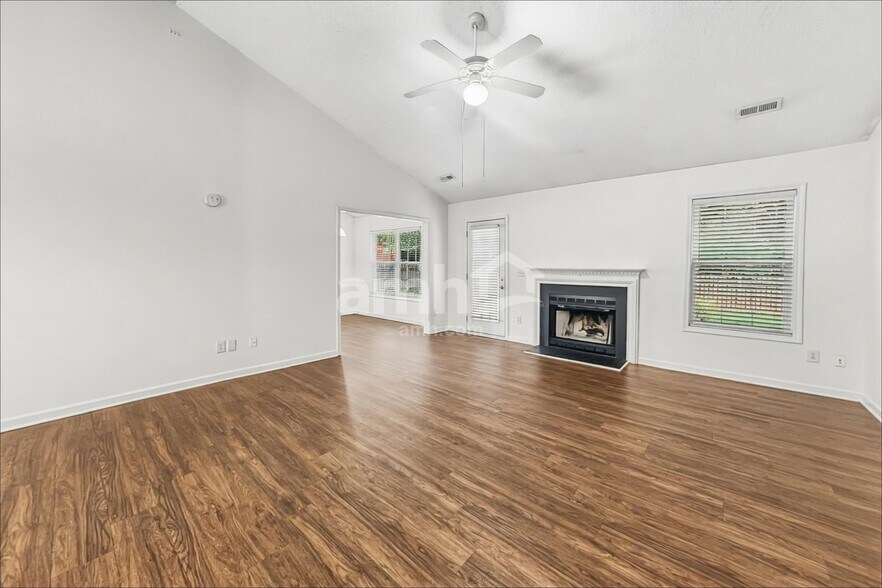 Building Photo - 213 Fiddlers Knoll Ct