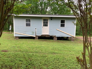 Building Photo - Cozy 1-Bedroom Retreat with Full Bath in L...