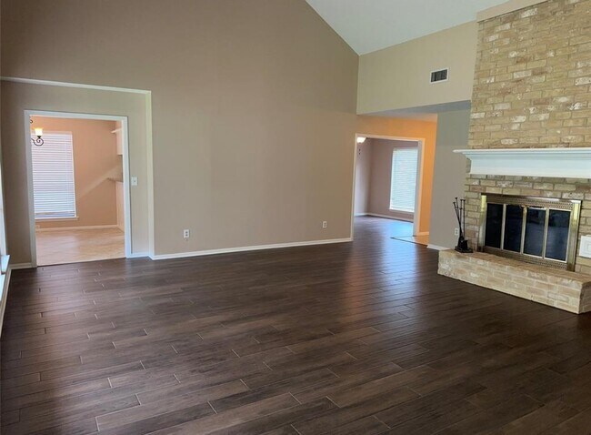 Building Photo - 17406 Spicewood Springs Ln