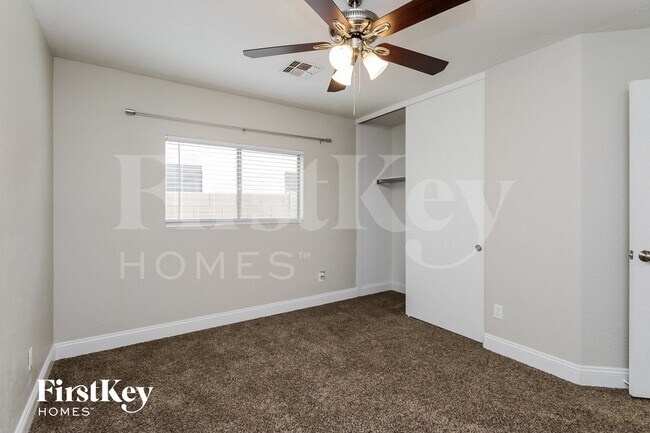 Building Photo - 2863 W San Carlos Ln