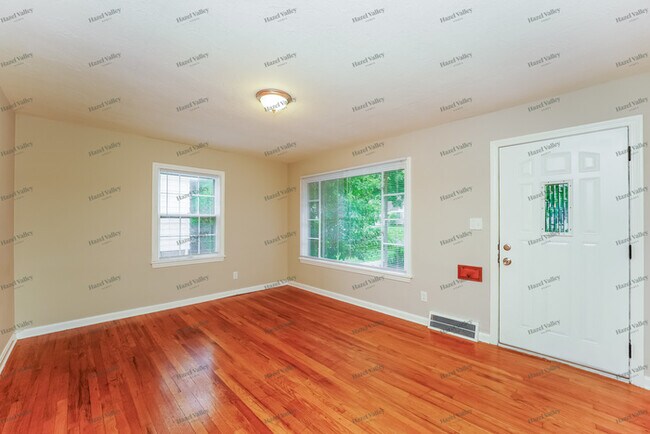 Building Photo - 17401 Maple Heights Blvd