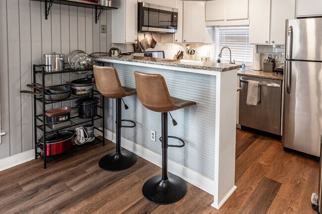 Building Photo - 1515 1/2 S Carson Ave