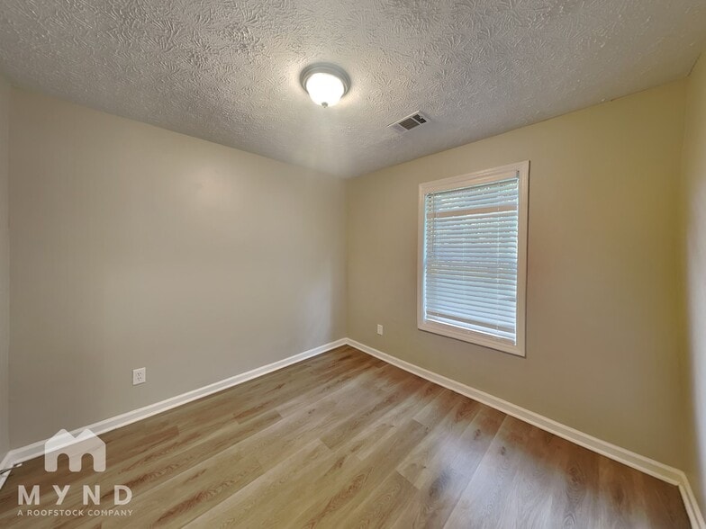 Building Photo - 7138 Lone Oak Trce