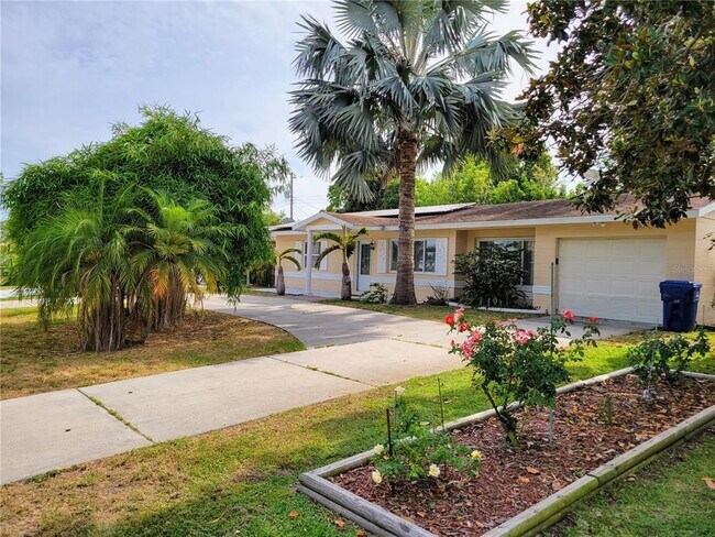 Primary Photo - 5170 61st Ln N