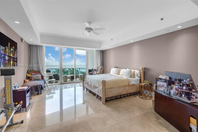 Building Photo - 5959 Collins Ave