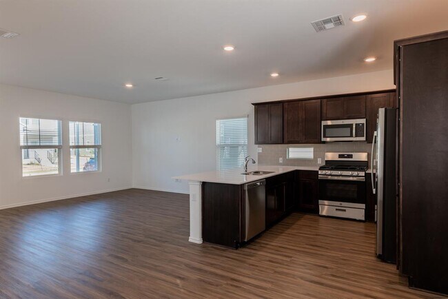 Building Photo - 1336 Linwood St