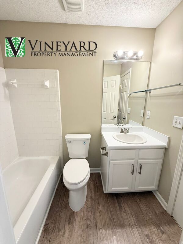 Building Photo - 1609 Heyford Cir NW