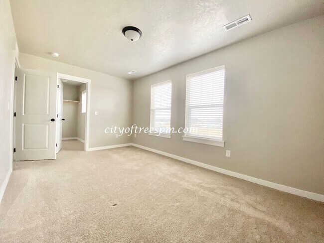 Building Photo - Beautiful Home in Quiet Neighborhood