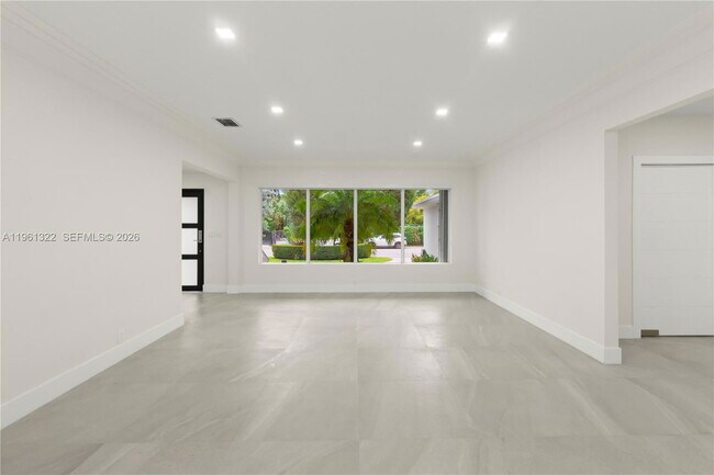 Building Photo - 1261 NE 98th St