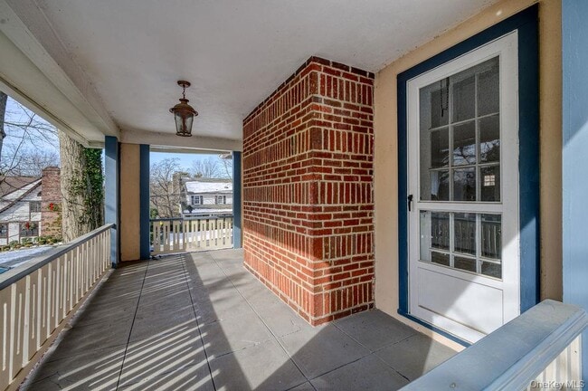 Building Photo - 8 Ridgecrest W