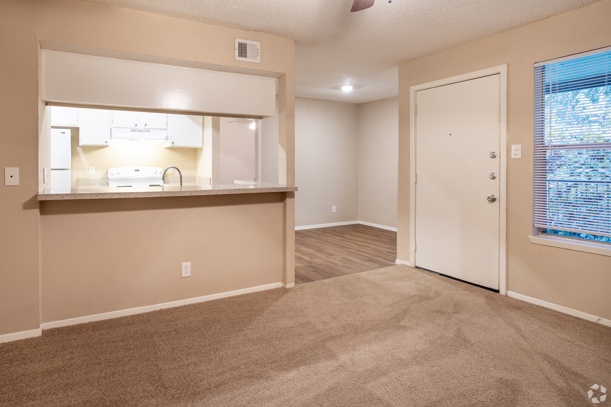 1BR, 1BA - 561SF - Pebble Creek Apartments