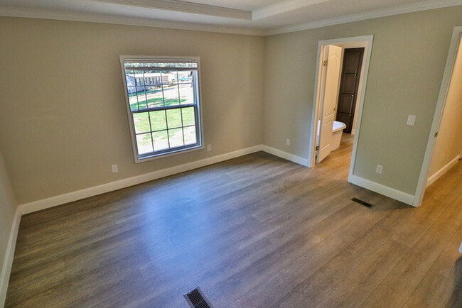 Building Photo - Open Floor Plan with Private Lake Access t...