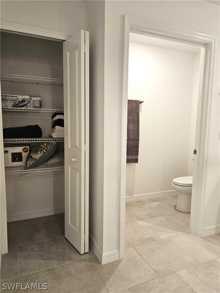 Building Photo - 5739 Oakmont Ct