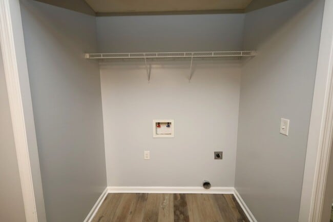 Building Photo - 1732 Eli Pl