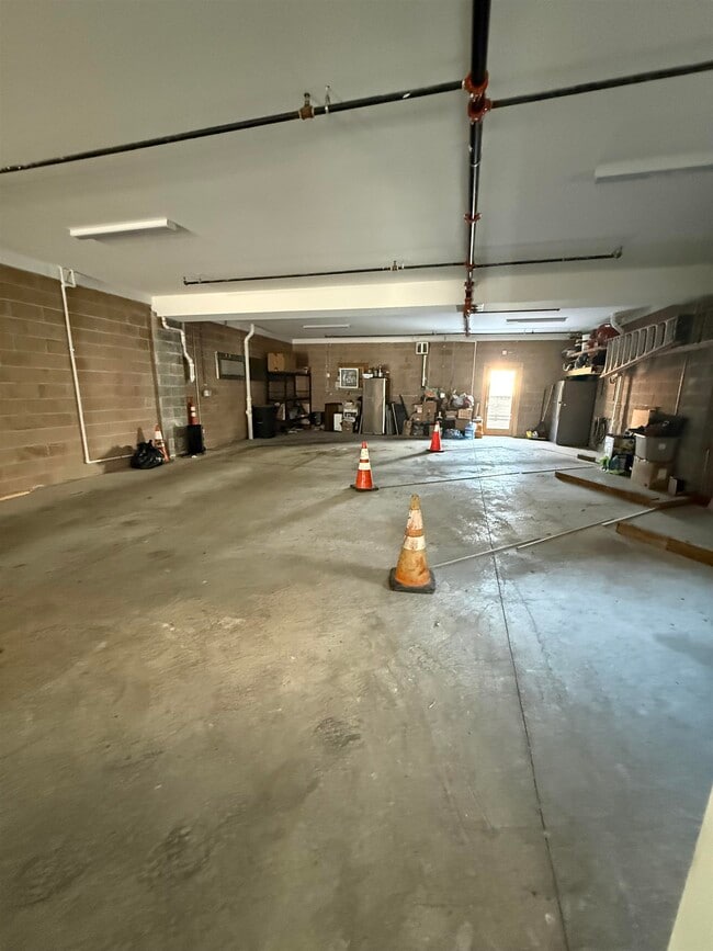 Building Photo - 6041 Highland Pl