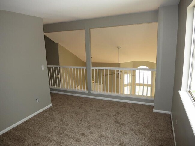 Building Photo - 3 bedroom / 3 bathroom / 3 car garage!