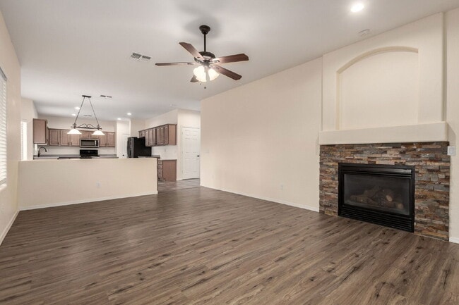 Building Photo - 4618 E Brilliant Sky Dr