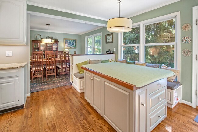 Building Photo - 6902 Tilden Ln