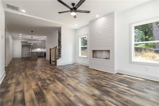 Building Photo - 2884 Thompson Cir