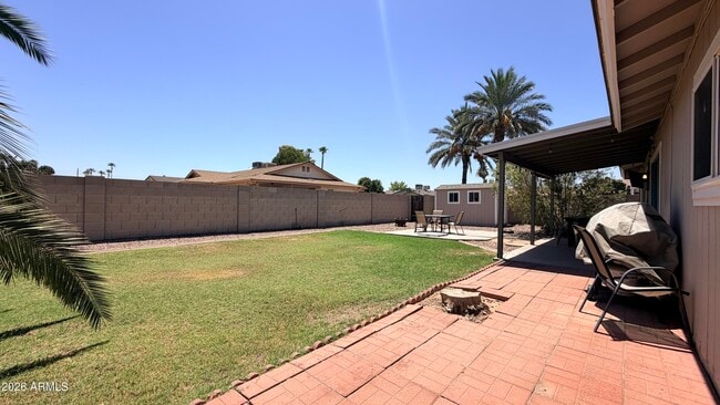 Building Photo - 2303 S Cottonwood Dr
