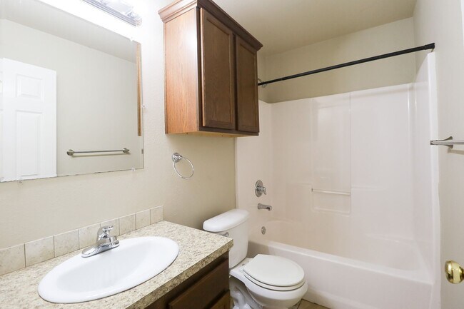 Building Photo - Emerson Elementary Zoned - 3 bedroom / 2 b...