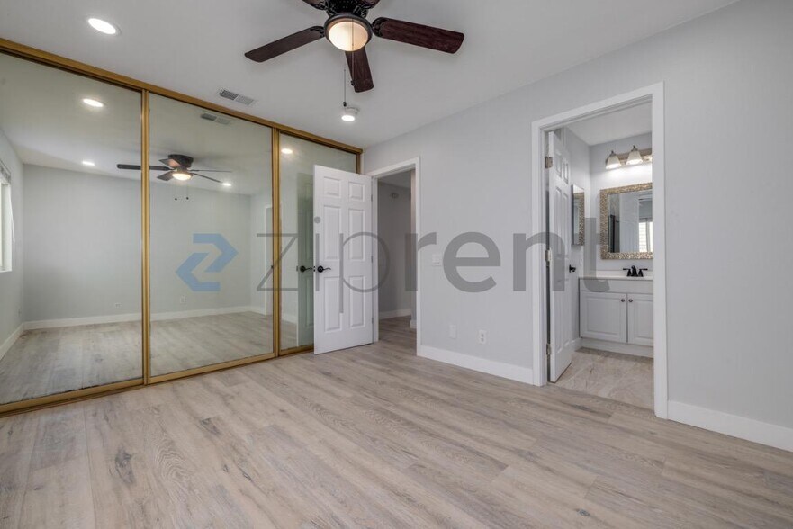 Building Photo - Unit