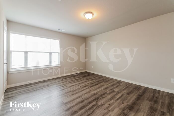 Building Photo - 607 Ava Trl