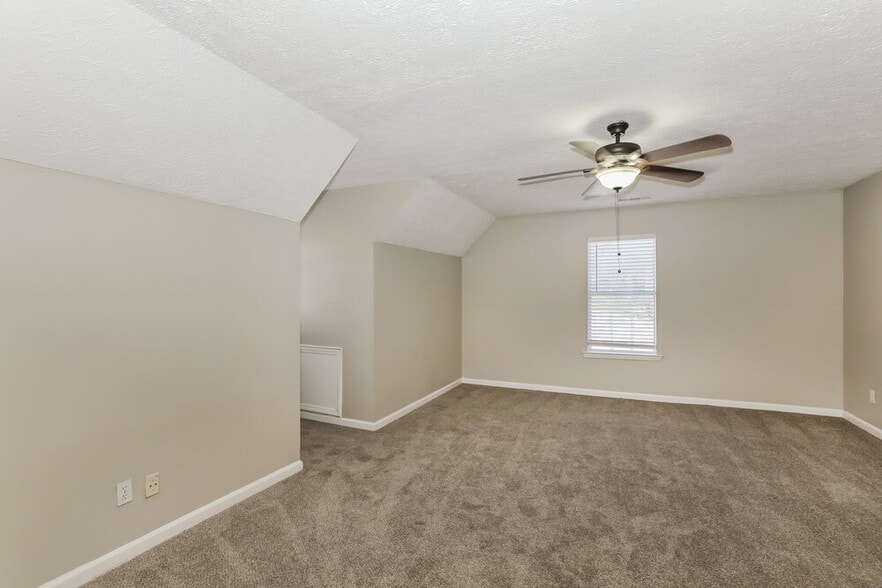 Building Photo - 370 Summer Hill Cir