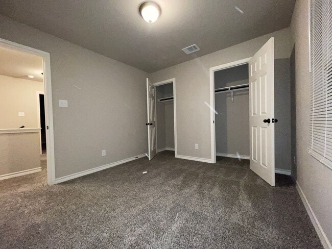 Building Photo - Town home for rent