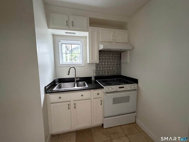 Building Photo - 213 Old Pond Ln
