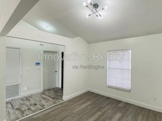 Building Photo - 6400 Lake Horseshoe Dr