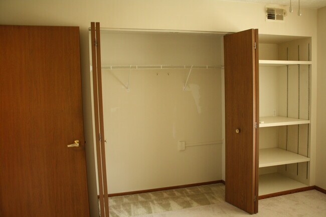 Building Photo - 201 Clubhouse Dr