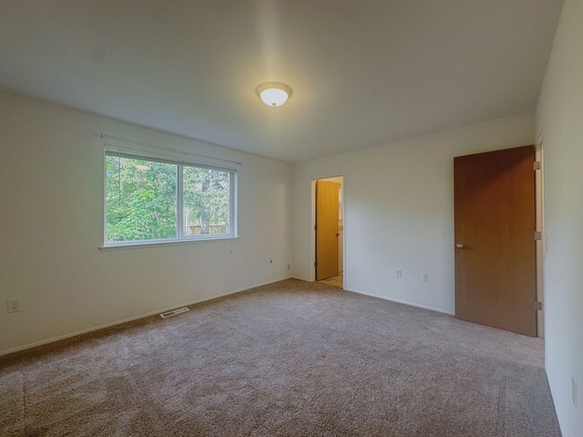 Building Photo - Beautiful 4-Bedroom 3-Bath Home in Marysvi...