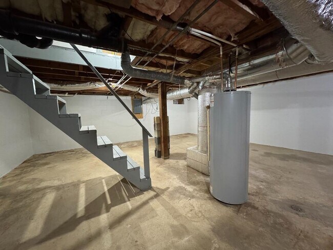 Building Photo - 404 Grubert Ave