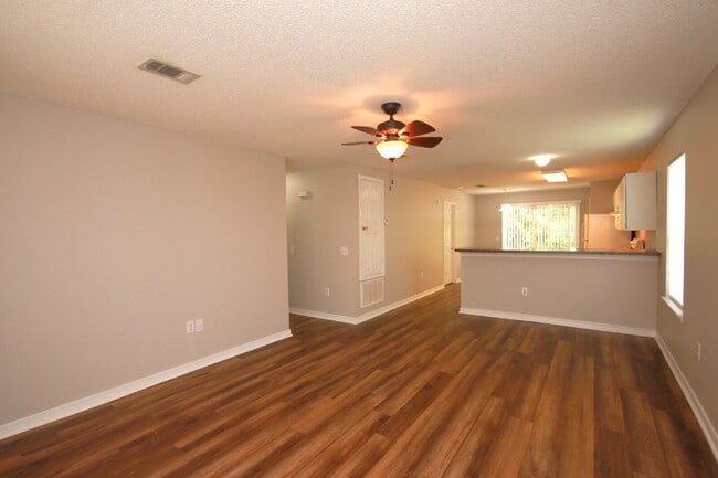 Building Photo - 3BR/2BA Southwest Pensacola Home with 1-Car Garage, Garden Tub Primary Suite & Convenient Access ...