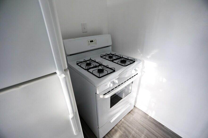 Building Photo - 260 S Sycamore Ave