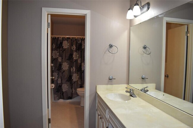 Building Photo - 414 Arrowhead Dr