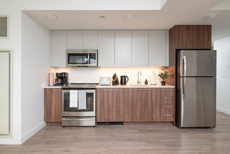 Building Photo - 425 Massachusetts Ave