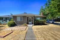 Building Photo - Tahoe Park Bugalow, move in ASAP
